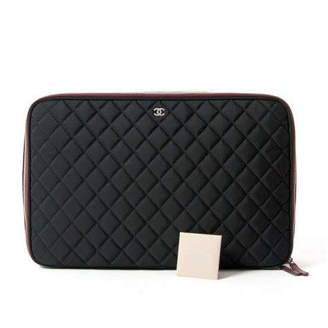 pochette ordinateur chanel|chanel eyeglass case and pouch.